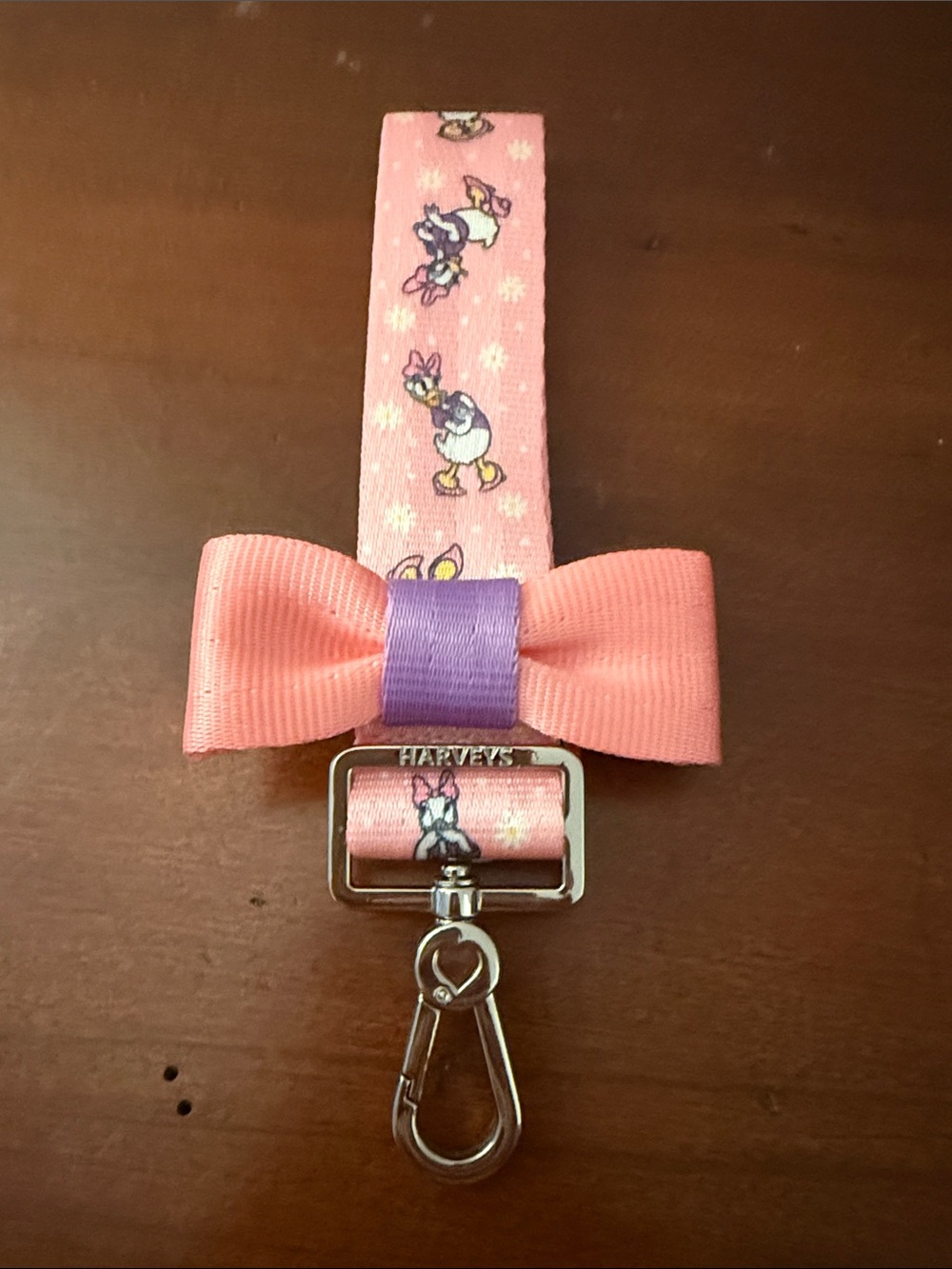 Harveys Seatbelt Bag Disney Daisy Duck Keychain Strap Click and Go CNG